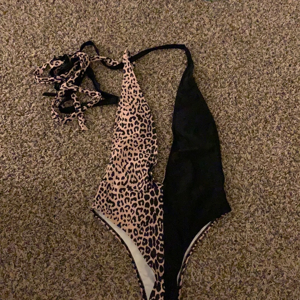 One piece swim suit